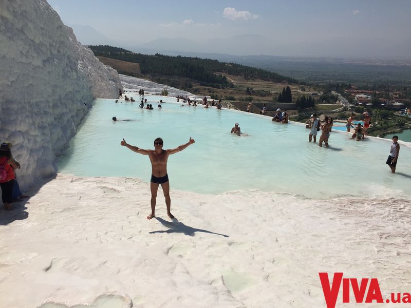 Звезда шоу Голос країни Влад Сытник отметил день рождения на побережье Анталии